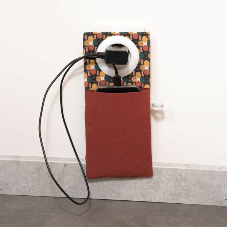 Étui chargeur « Graphique pois »