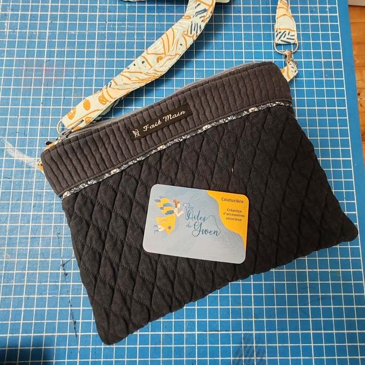 Pochette zip les ailes de Gwen