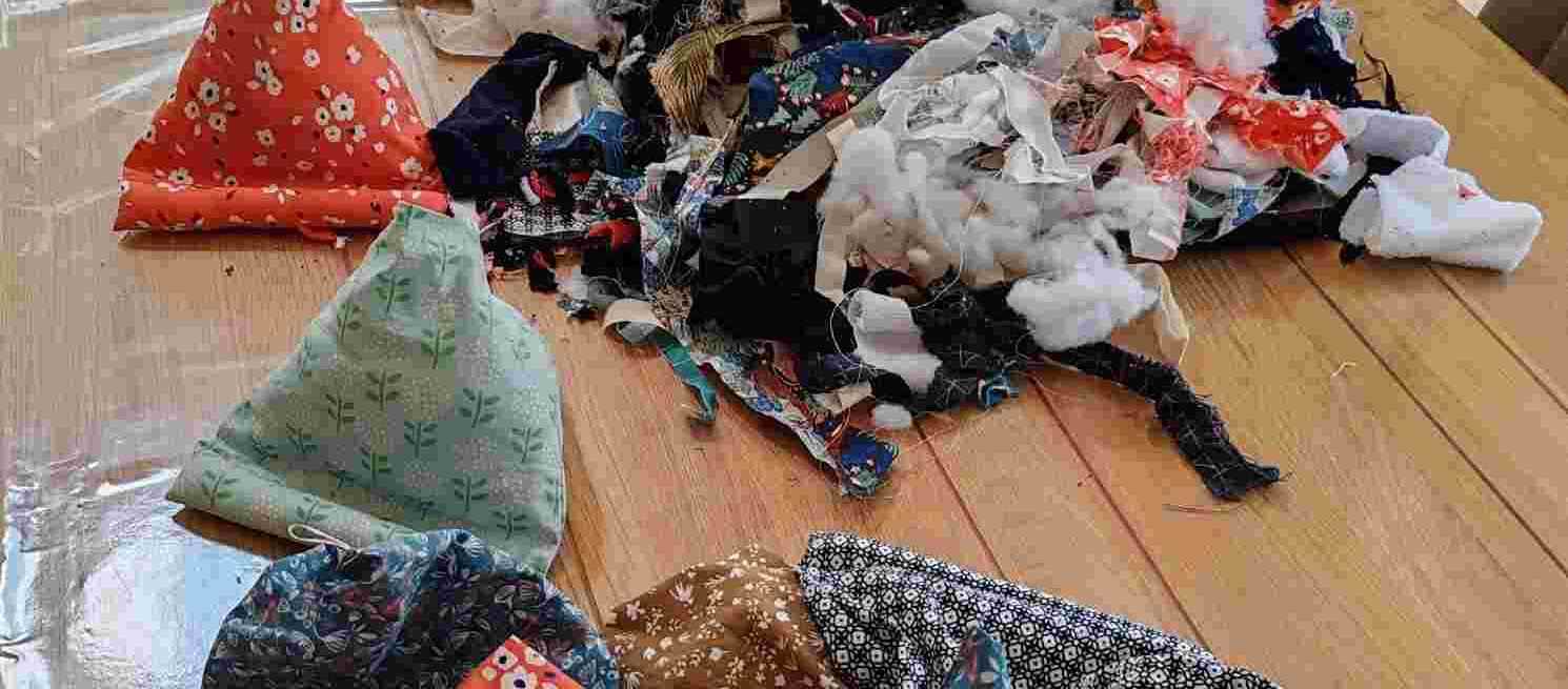 Caisse de rembourage avec chute de tissu pour remplir mes coussins de visio