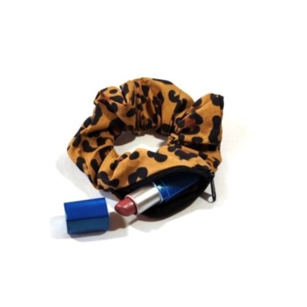 Chouchou zippé léopard avec un rouge à lèvres
