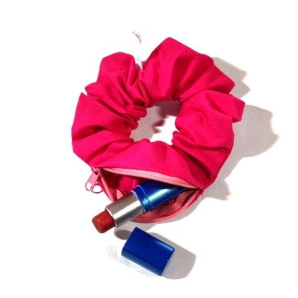 Chouchou zippé Noir avec un rouge à lèvres
