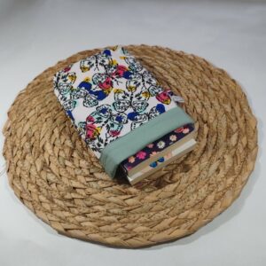 Pochette livre de poche au motif papillon